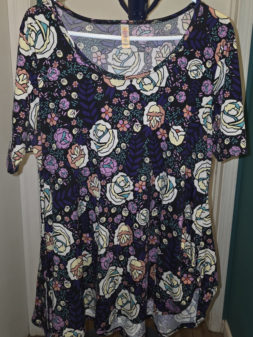 Floral Scoop Neck Womens Top in Purple and Cream - Unbranded
